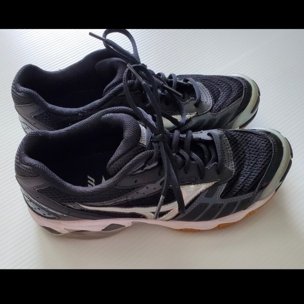 Mizuno volleyball shoes